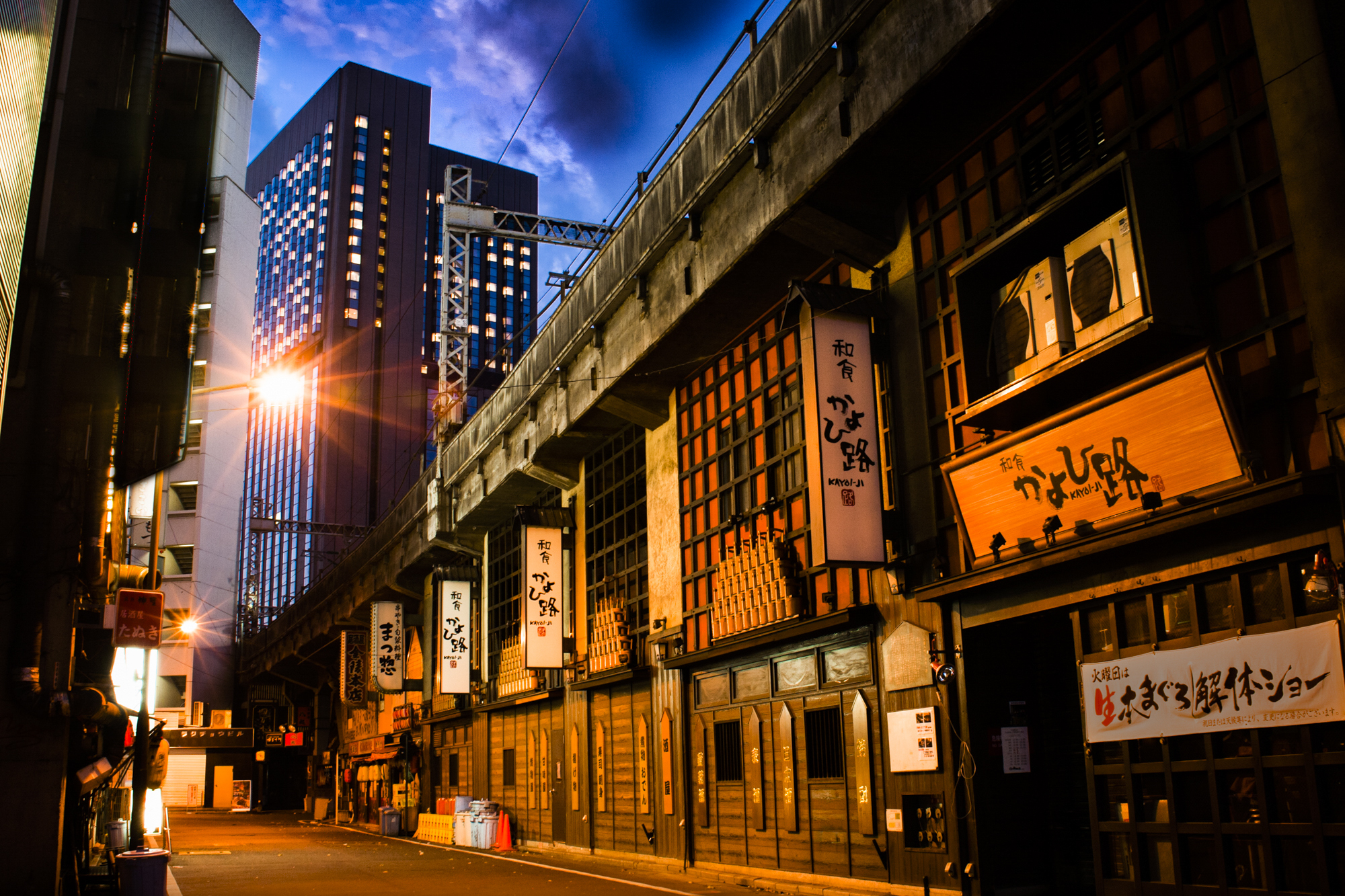 東京都 有楽町ガード下（元日に撮影）　風景写真､自然と都市風景